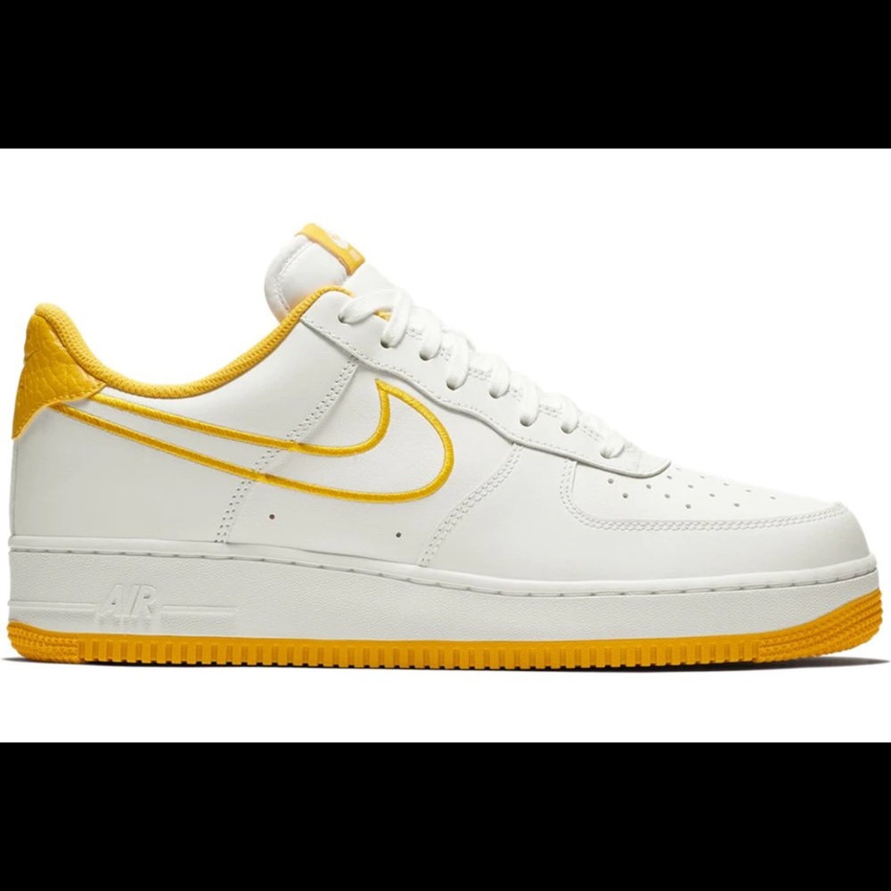 Nike Air Force 1 Low
White - Yellow stitching